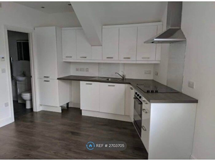 1 Bedroom Flat To Rent In York Place, Newport, NP20