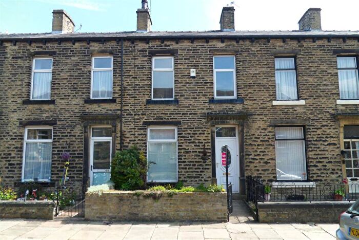 3 Bedroom Terraced House To Rent In Abbey Walk South, Halifax, HX3
