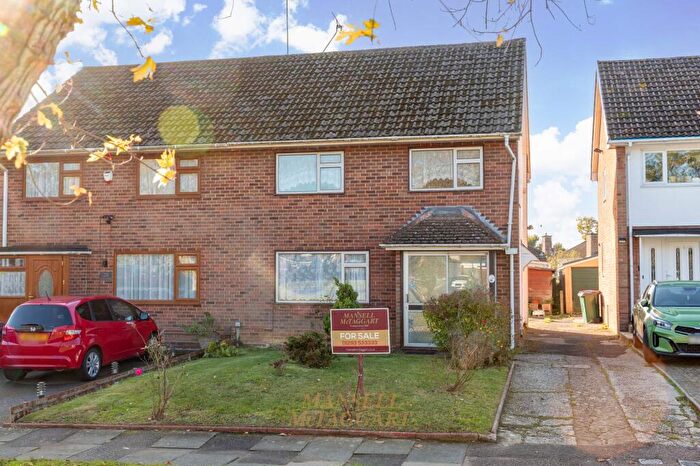 3 Bedroom Semi Detached House For Sale In Hudson Road, Crawley, RH10