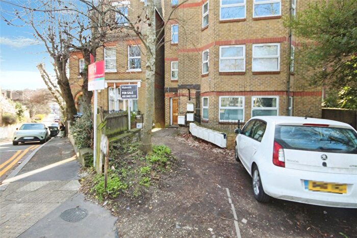 2 Bedroom Flat To Rent In Central Hill, London, SE19