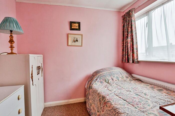 3 Bedroom Semi-Detached House For Sale In Wykeham Close, Poole, Dorset, BH17