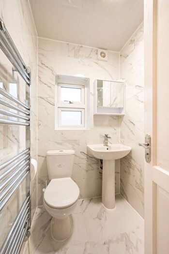 4 Bedroom Flat To Rent In St Stephen's Road, Stratford, London, E6