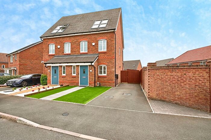 3 Bedroom Property For Sale In Cardowen Place, Bilston, WV14
