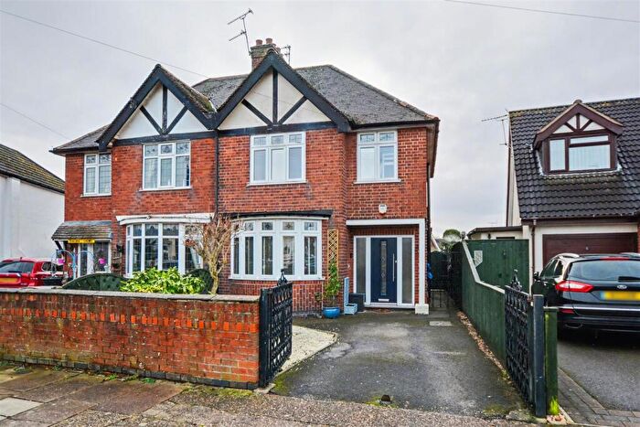 3 Bedroom Semi Detached House For Sale In Byron Avenue, Long Eaton, NG10