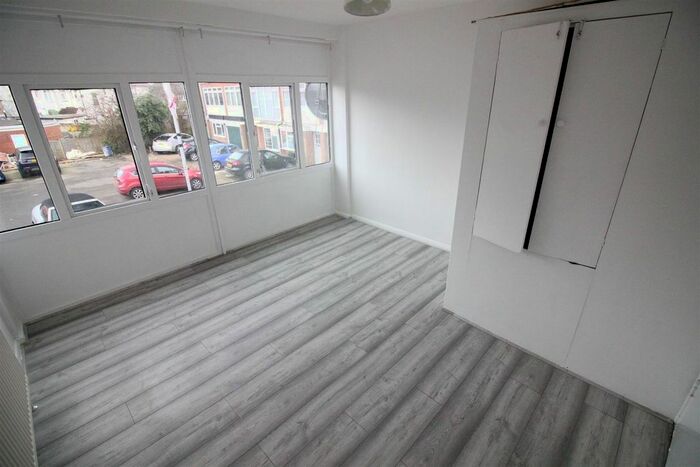 4 Bedroom Town House To Rent In Russet Close, Hillingdon, Uxbridge, UB10