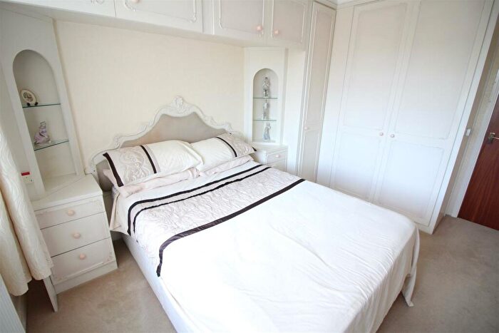 2 Bedroom Semi-Detached Bungalow For Sale In Derwent Avenue, Leeds, LS25