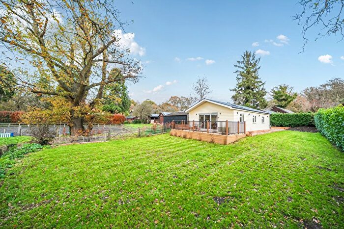 2 Bedroom Bungalow To Rent In Penmans Green, Kings Langley, WD4