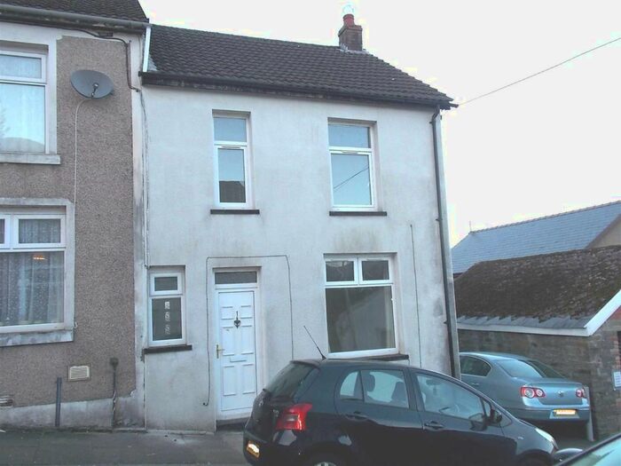 3 Bedroom End Of Terrace House To Rent In Birchwood Avenue, Treforest, Pontypridd, CF37