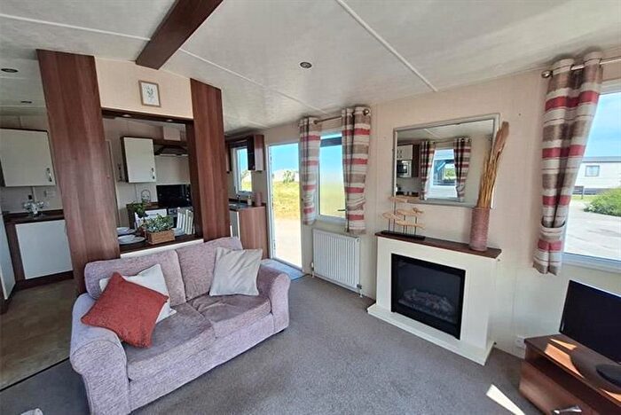 3 Bedroom Mobile/park Home For Sale In Hendra Croft, Newquay, TR8