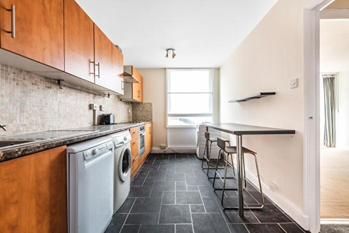 2 Bedroom Flat To Rent In Bramlands Close, Battersea, London, SW11