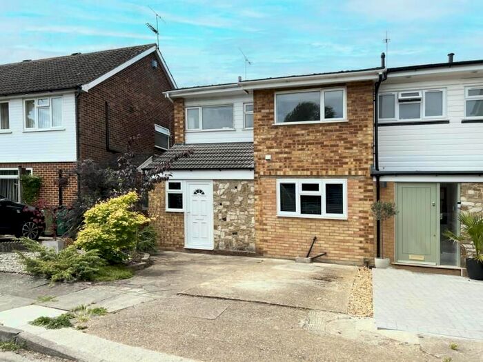 3 Bedroom End Of Terrace House To Rent In Vincent Drive, Shepperton, TW17