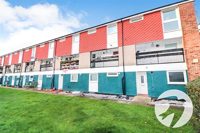 3 Bedroom Maisonette For Sale In Sun Court, Erith, DA8