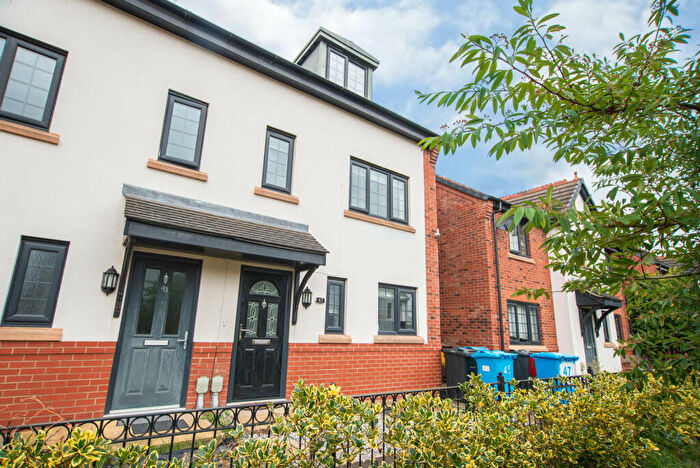 3 Bedroom Semi-Detached House To Rent In Coppice View, HU3