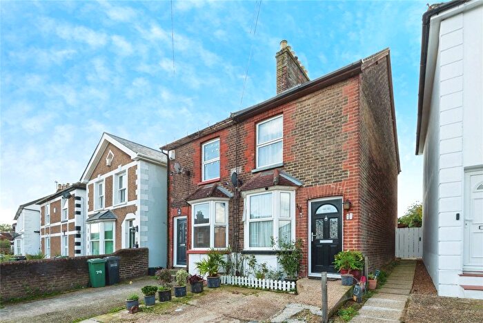 2 Bedroom Semi-Detached House For Sale In Earlswood Road, Redhill, Surrey, RH1