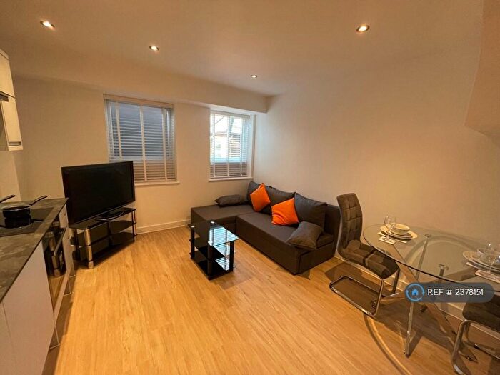 1 Bedroom Flat To Rent In Bellfield Road, High Wycombe, HP13