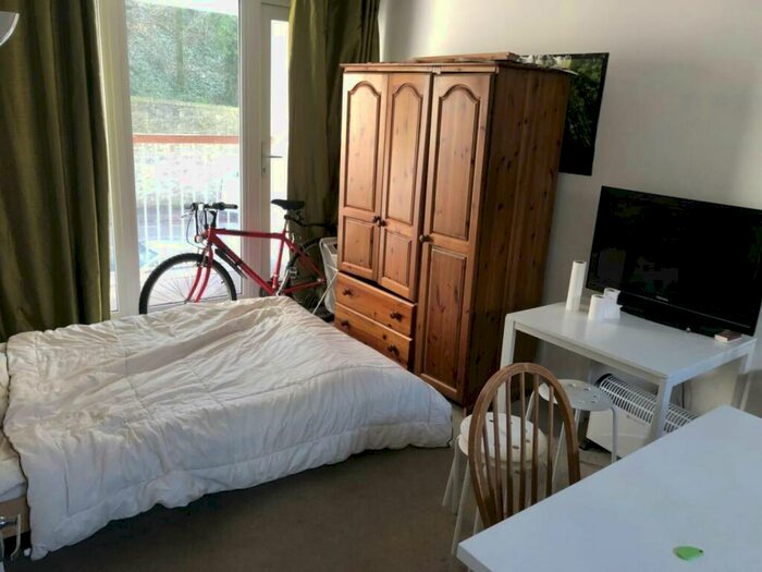 3 Bedroom Maisonette To Rent In Brandon House, Jacobs Wells Road, Bristol, Avon, BS8