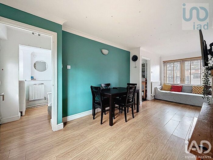 2 Bedroom End Of Terrace House For Sale In Hollyfield, Harlow, CM19