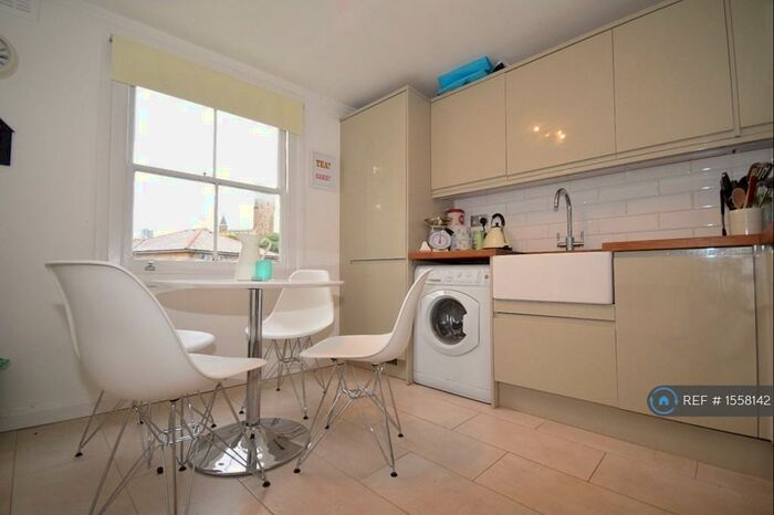 2 Bedroom Flat To Rent In Digby Crescent, London, N4