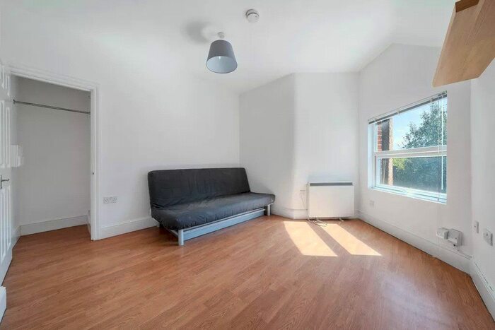 Studio To Rent In Tetherdown, Muswell Hill, London, N10