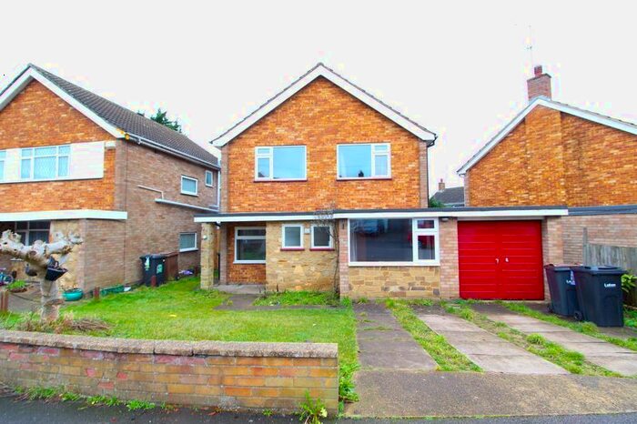 4 Bedroom Detached House To Rent In Rosslyn Crescent, Luton LU3