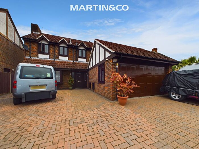 5 Bedroom Detached House For Sale In Meadow Gardens, Staines-Upon-Thames, TW18