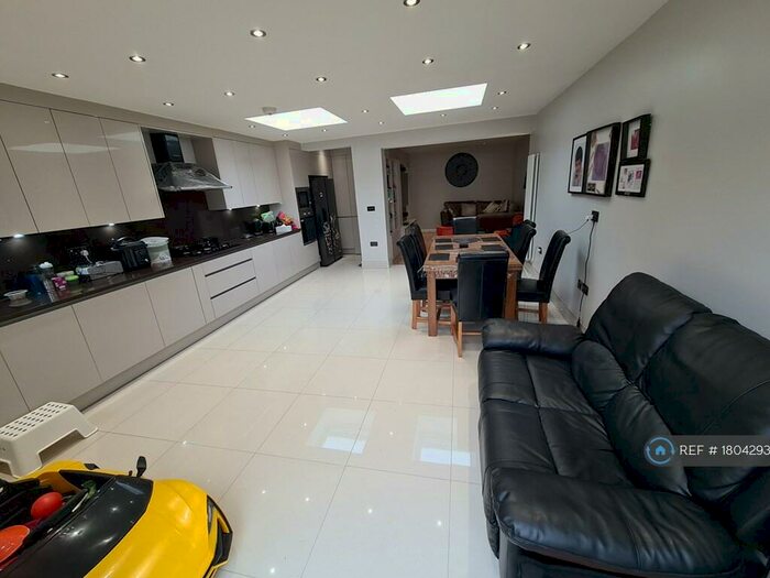 4 Bedroom End Of Terrace House To Rent In Drake Road, Harrow, HA2