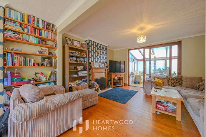 4 Bedroom Detached House For Sale In London Road, St. Albans, AL1