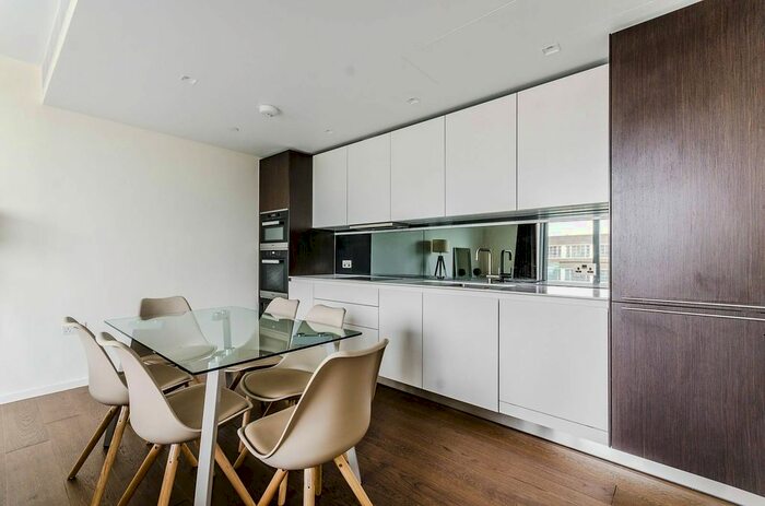 3 Bedroom Flat To Rent In Lillie Square, Earls Court, London, SW6