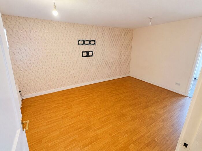 3 Bedroom Terraced House To Rent In Covelees Wall, London, E6