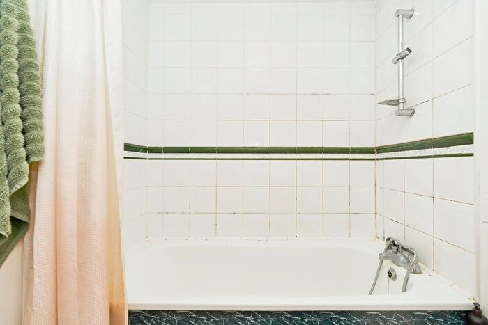 1 Bedroom Flat For Sale In King Street, London, W6