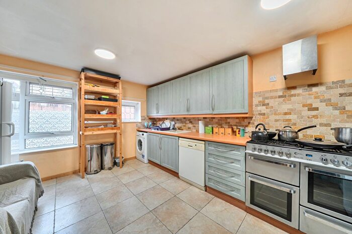 3 Bedroom End Terrace House For Sale In Acorn Way, London, SE23