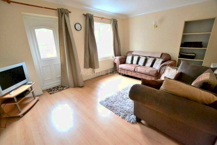 5 Bedroom Town House To Rent In Cintra Close, Reading, RG2