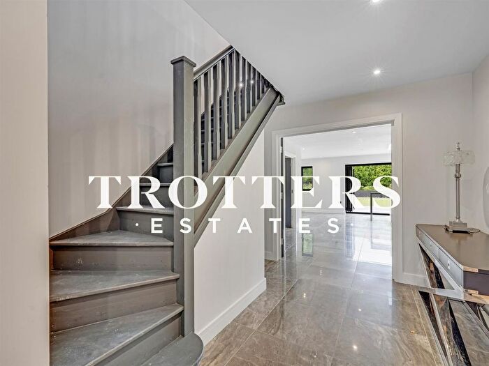 5 Bedroom Detached House To Rent In Luxborough Lane, Chigwell, IG7