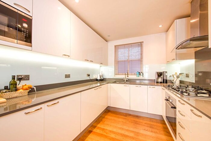 3 Bedroom Semi-Detached House To Rent In Kew Foot Road, Richmond, TW9