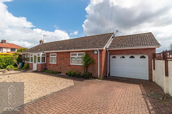 3 Bedroom Detached Bungalow For Sale In Wood View Road, Hellesdon, Norwich, NR6