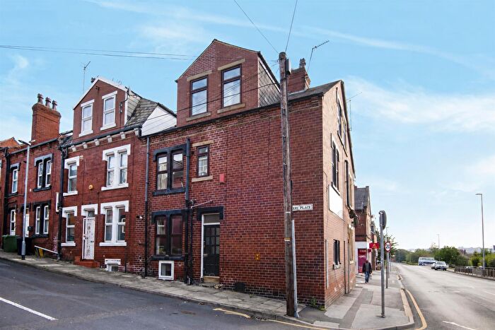 5 Bedroom End Of Terrace House To Rent In Quarry Place, Woodhouse, LS6