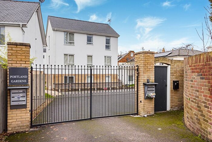 2 Bedroom Flat To Rent In Portland Gardens, Cheltenham, Gloucestershire, GL52