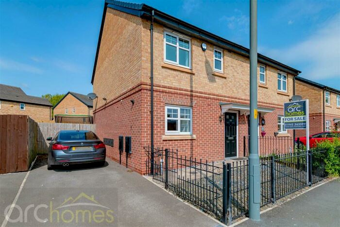 3 Bedroom Semi-Detached House To Rent In North Road, Atherton, Manchester, M46