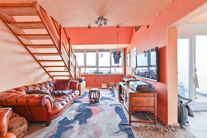 1 Bedroom Flat For Sale In Grantham Road, Clapham North, London, SW9