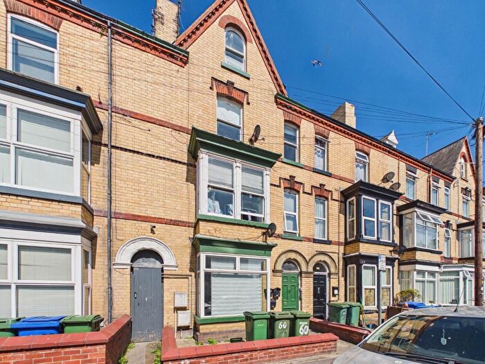3 Bedroom Flat To Rent In Bed Maisonette Flat, Windsor Crescent, Bridlington, YO15