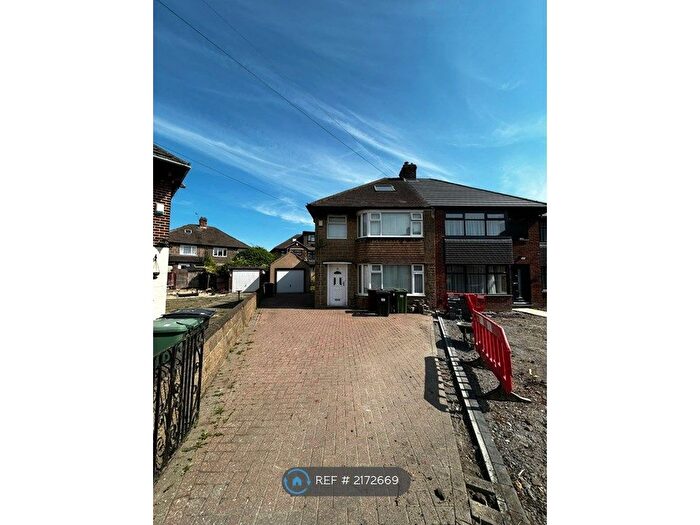 4 Bedroom Semi-Detached House To Rent In Moorland Drive, Pudsey, LS28