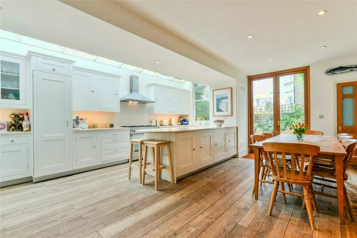 4 Bedroom End Of Terrace House To Rent In Boundaries Road, Balham, London, SW12