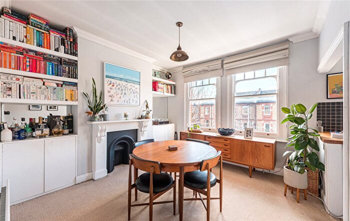 2 Bedroom Flat For Sale In Queenstown Road, London, SW8