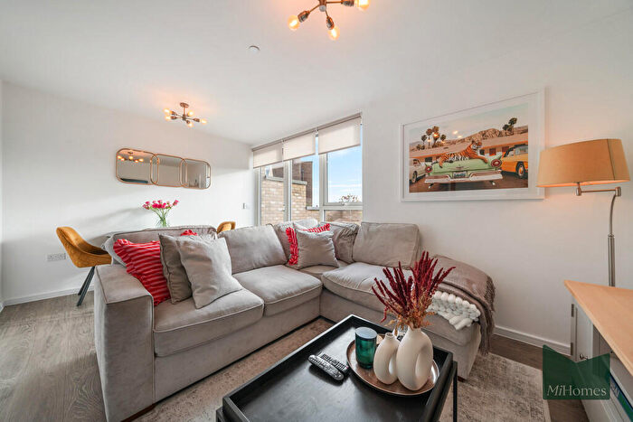 2 Bedroom Apartment To Rent In Welham Road, Southgate, N14