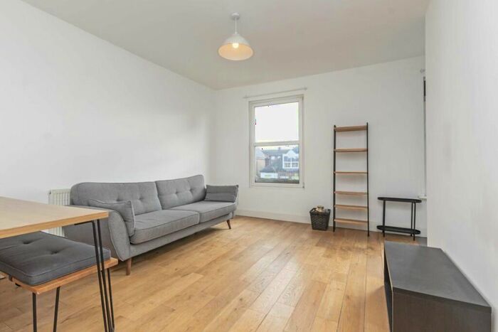 1 Bedroom Flat To Rent In Coldharbour Lane, Camberwell, SE5