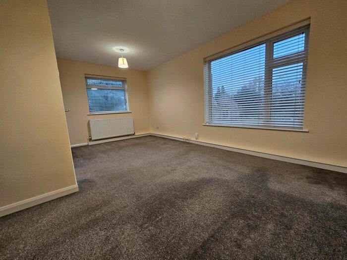 3 Bedroom Maisonette To Rent In High Street, Bushey, WD23