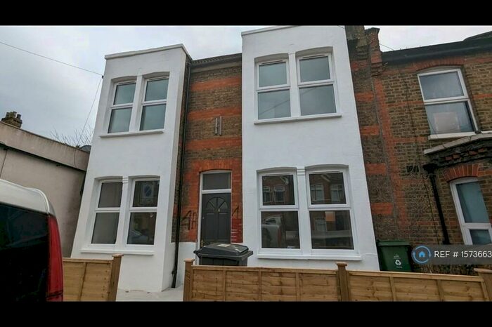 3 Bedroom Semi-Detached House To Rent In Melbourne Road, London, E17