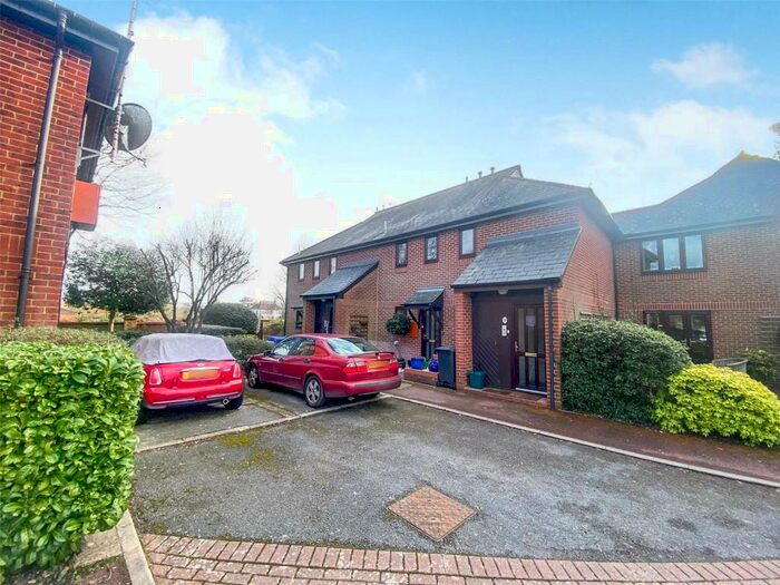 2 Bedroom Apartment To Rent In Badgers Croft, Victoria Road, Mortimer Common, Reading, RG7