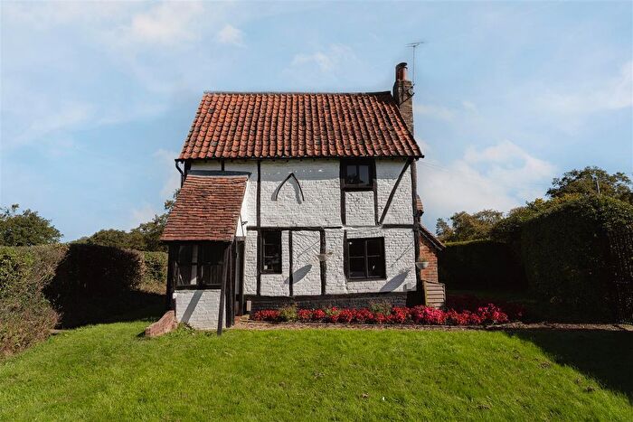 3 Bedroom Detached House To Rent In Cross Oak Lane, Redhill, RH1