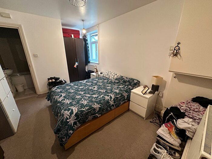 1 Bedroom Flat To Rent In Broadway, London, W13